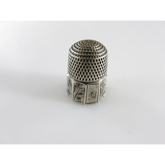 Antique Thimble Octagon Form F.A.B. Number 8 Sterling Silver Chamfered Decorated - Picture 2 of 7